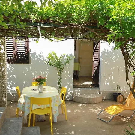 Oleander And Glicinija Appartement